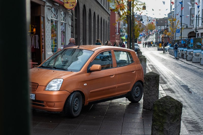 Ólöglega lagt